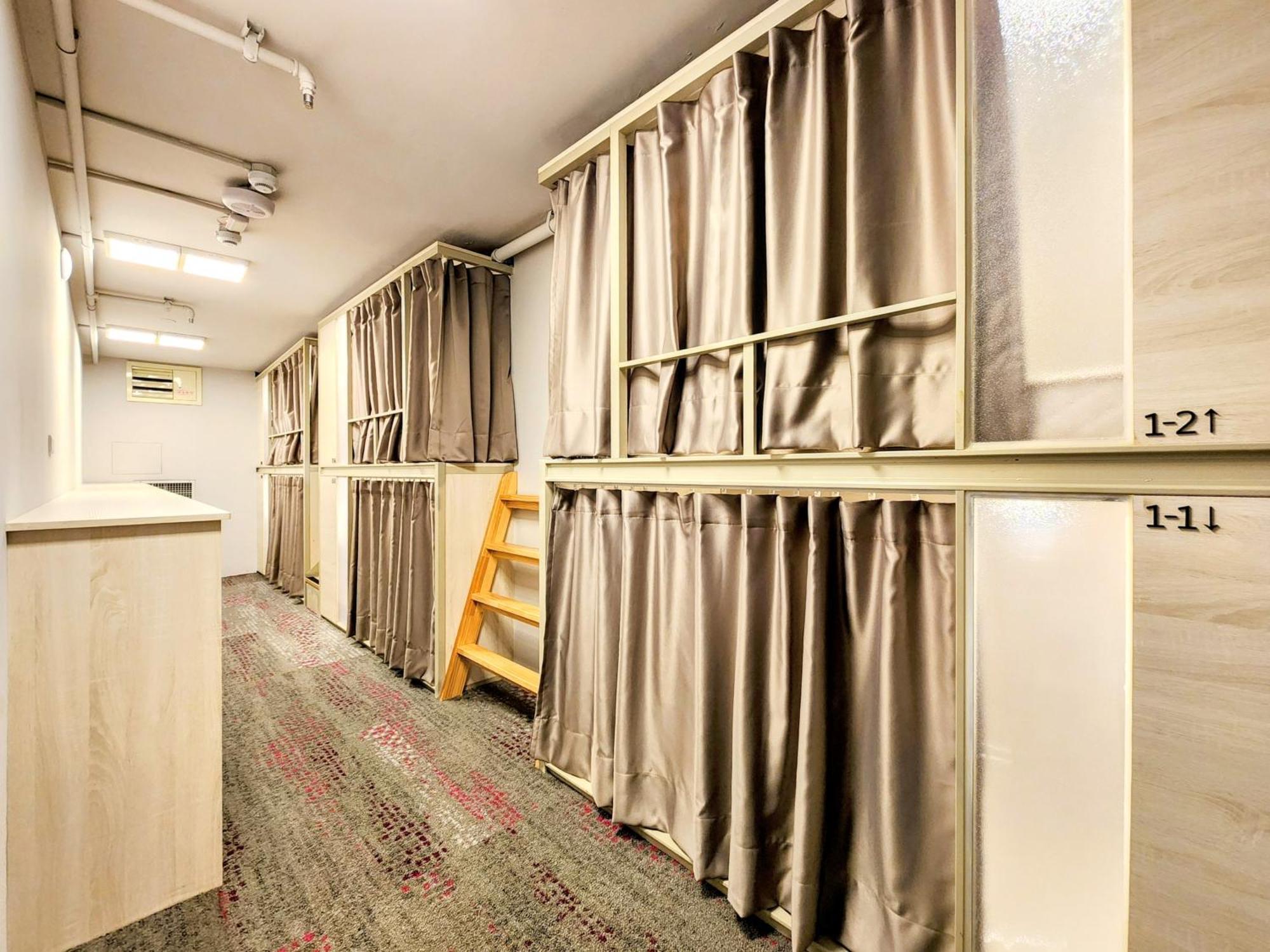 Just Live Hostel Тайбэй Экстерьер фото